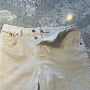 ZARA Button-up Off-white Wide Leg Jeans Size 8 Inseam 30”